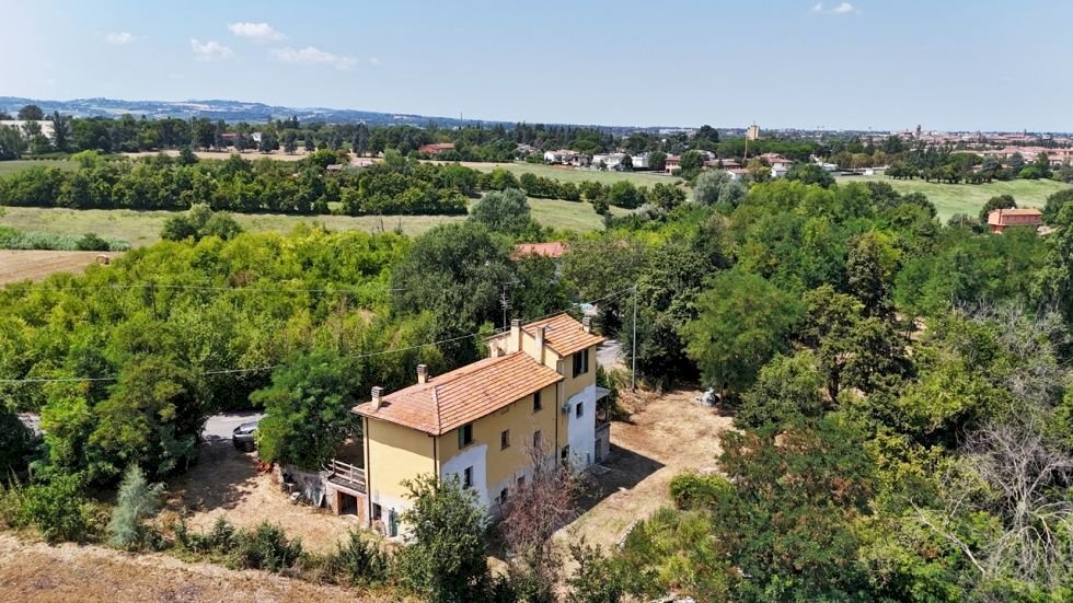 Villa Imola - foto 1