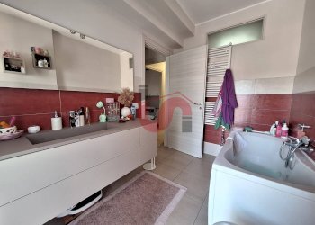 Foto 20 - Three-room apartment Leonardo Bianchi
 
20, Benevento - photo 20