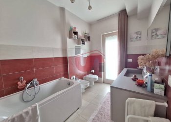 Foto 21 - Three-room apartment Leonardo Bianchi
 
20, Benevento - photo 21