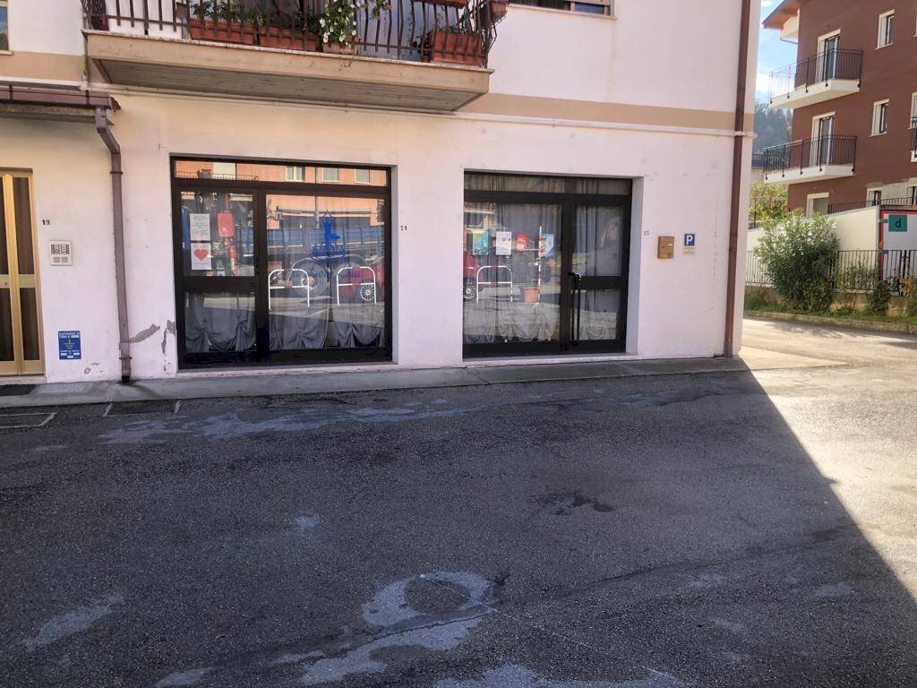 Foto 1 - Commercial Premises Via Aldo Moro
 
15/17, Comunanza - photo 1