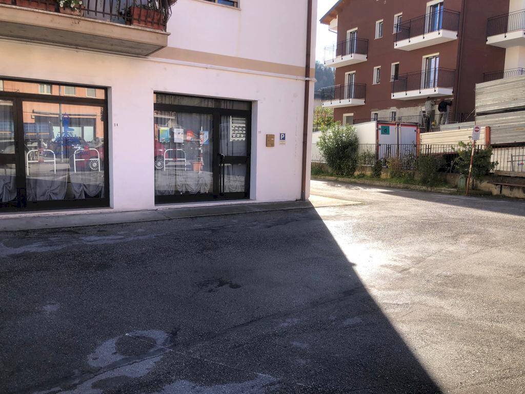 Foto 2 - Commercial Premises Via Aldo Moro
15/17, Comunanza - photo 2