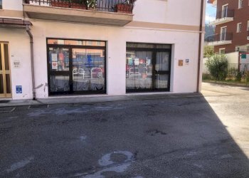 Foto 1 - Commercial Premises Via Aldo Moro
15/17, Comunanza - photo 1
