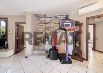Scale - Semi-detached Villa VIA DANTE ALIGHIERI
 
123, Agrate Brianza - photo 41