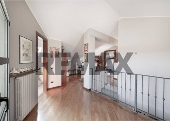 Hall / corridoio - Semi-detached Villa VIA DANTE ALIGHIERI
 
123, Agrate Brianza - photo 49