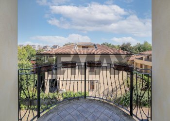 Balcone - Semi-detached Villa VIA DANTE ALIGHIERI
 
123, Agrate Brianza - photo 51