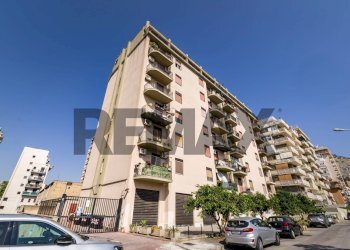 Edificio all\'aperto - Trilocale Via Ammiraglio Persano
44, Palermo - foto 1