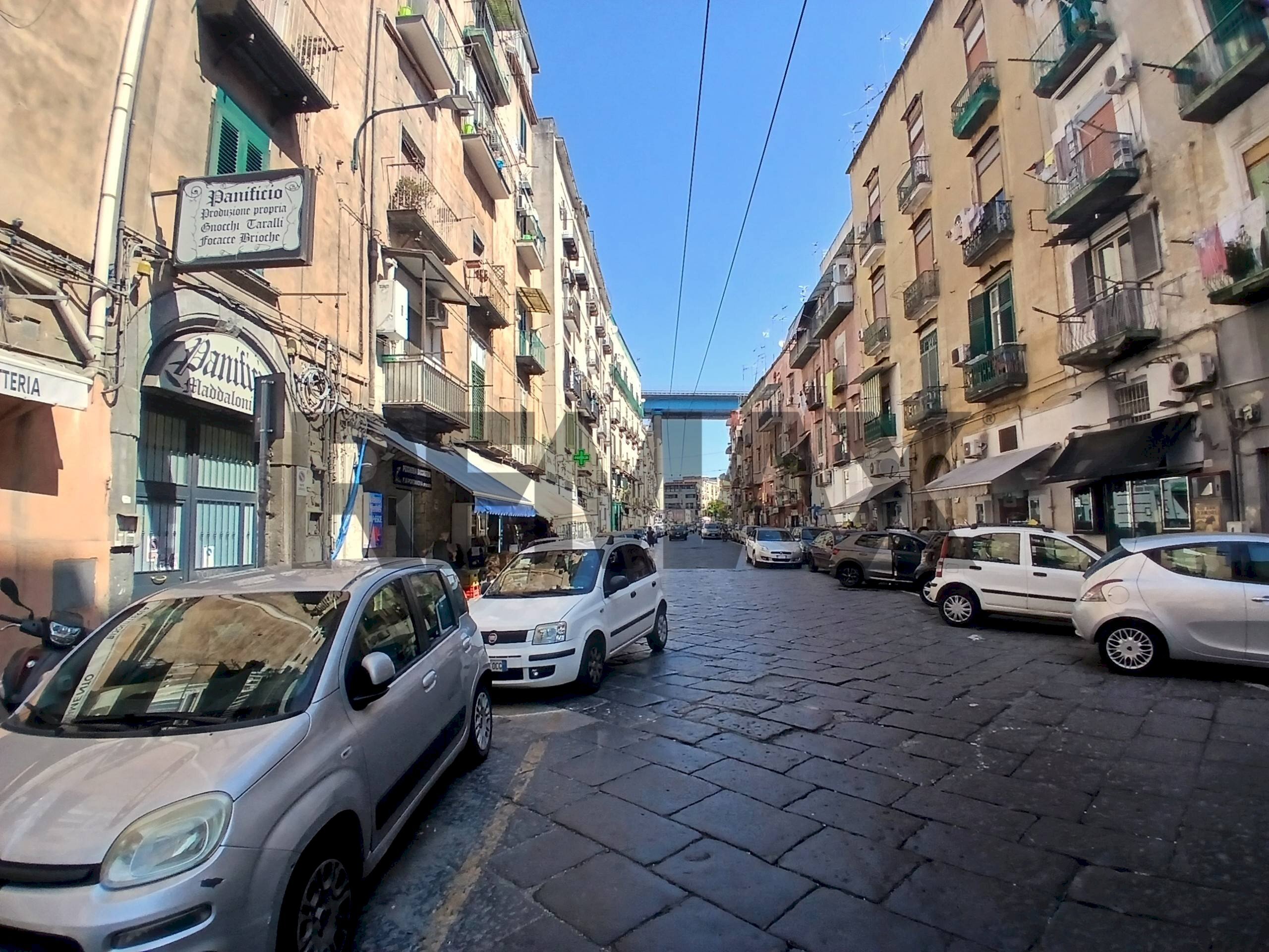 Edificio all\'aperto - Attività Commerciale Via Santi Giovanni E Paolo
139, Napoli - foto 2