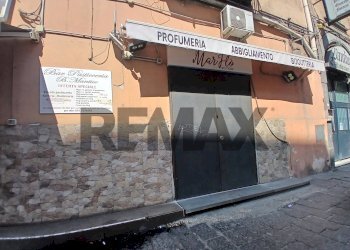 Edificio all\'aperto - Attività Commerciale Via Santi Giovanni E Paolo
139, Napoli - foto 3