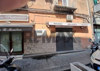 Edificio all\'aperto - Attività Commerciale Via Santi Giovanni E Paolo
139, Napoli - foto 5