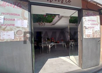 Edificio all\'aperto - Attività Commerciale Via Santi Giovanni E Paolo
139, Napoli - foto 6
