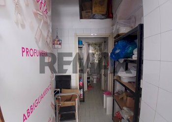Dispensa di stoccaggio - Attività Commerciale Via Santi Giovanni E Paolo
139, Napoli - foto 13