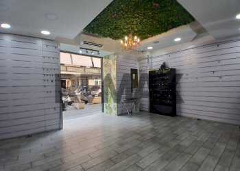 Ricezione / Lobby - Locale Commerciale Via Santi Giovanni E Paolo
 
139, Napoli - foto 4