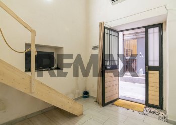 Scale - One-room apartment Via Sottile
 
7, Catania - photo 4