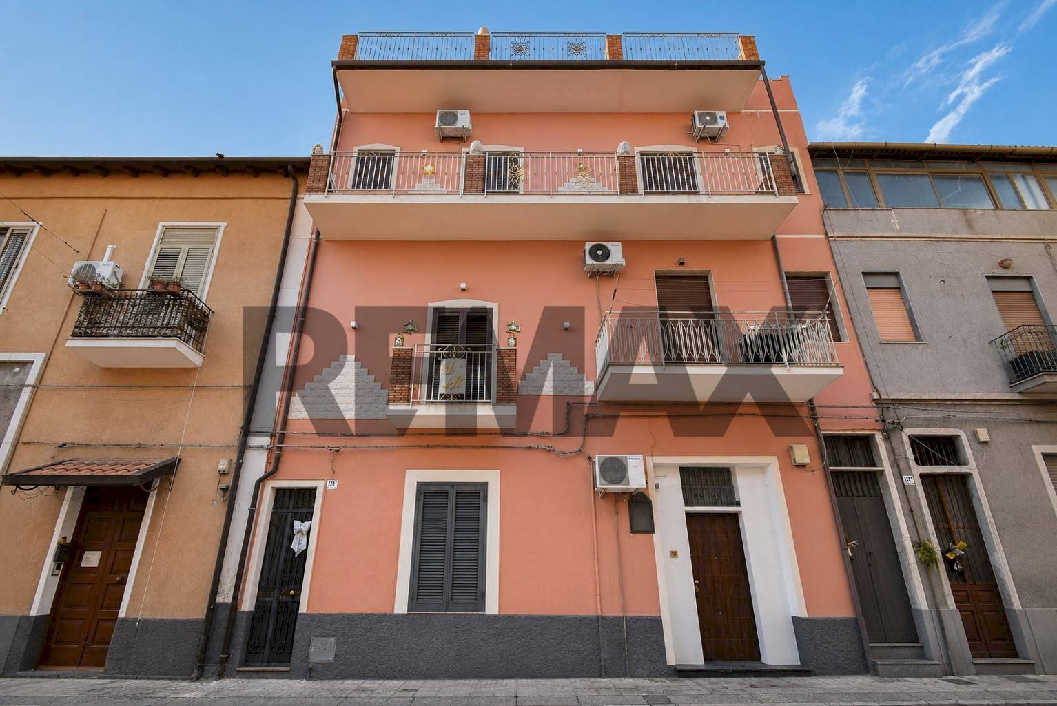 Edificio all\'aperto - Casa indipendente Via Cordai
138, Catania - foto 2