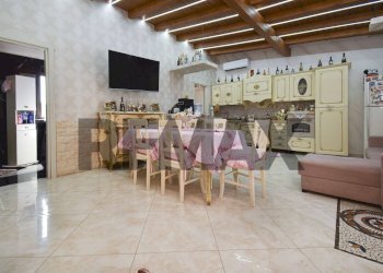 Sala da pranzo - Casa indipendente Via Cordai
 
138, Catania - foto 17