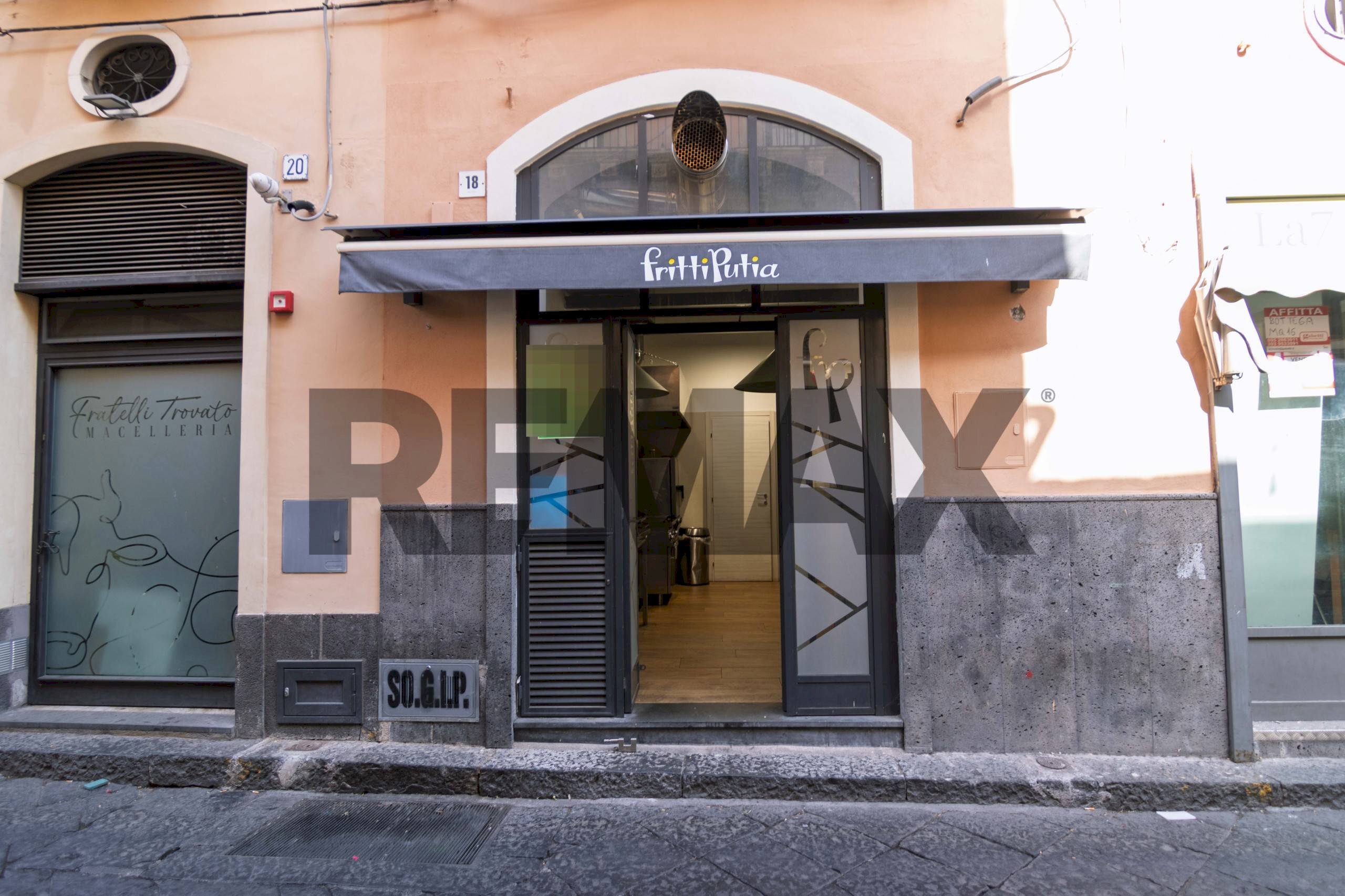 Edificio all\'aperto - Negozio Via Davì
18, Acireale - foto 2