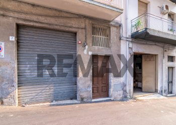 Edificio all\'aperto - Laboratorio Via Tomadio
 
11, Acireale - foto 11
