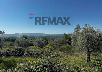 Vista delle montagne - Terreno edificabile Via Milano
snc, Loro Ciuffenna - foto 1