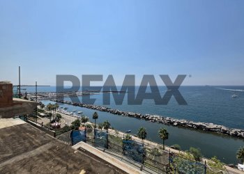 Vista dell\'acqua - Apartment Lungomare Trieste
 
112, Salerno - photo 8