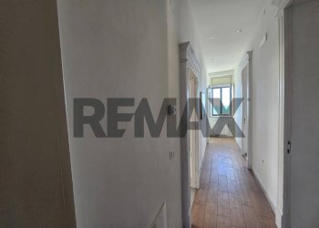 Hall / corridoio - Apartment Lungomare Trieste
 
112, Salerno - photo 26
