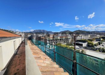 Vista delle montagne - Apartment Lungomare Trieste
 
112, Salerno - photo 29