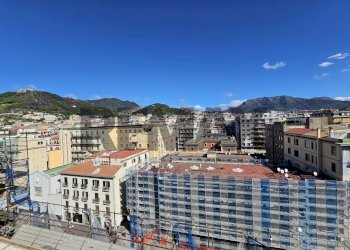 Edificio all\'aperto - Apartment Lungomare Trieste
 
112, Salerno - photo 30