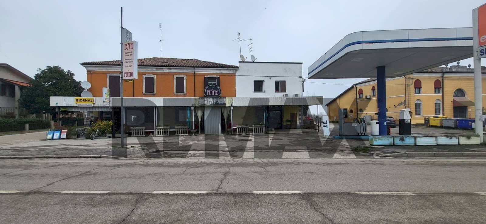 Edificio all\'aperto - Negozio Viale Adriatico
145, Masi Torello - foto 3