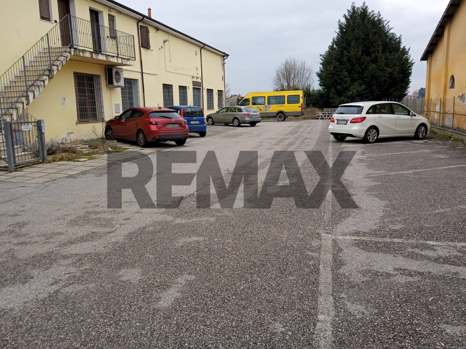 Edificio all\'aperto - Quadrilocale Viale Adriatico
137, Masi Torello - foto 2
