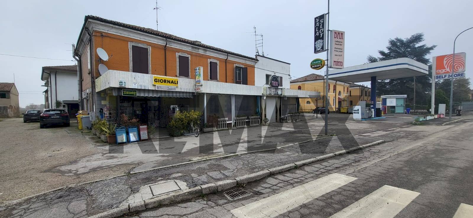 Edificio all\'aperto - Quadrilocale Viale Adriatico
137, Masi Torello - foto 3