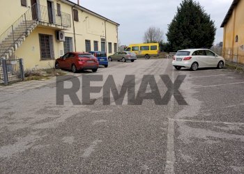Edificio all\'aperto - Quadrilocale Viale Adriatico
 
137, Masi Torello - foto 2