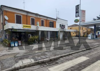 Edificio all\'aperto - Quadrilocale Viale Adriatico
 
137, Masi Torello - foto 3
