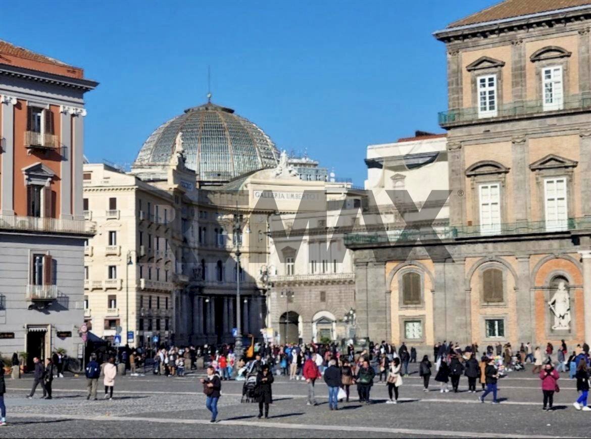 Edificio all\'aperto - Commercial Activity Piazza Plebiscito
snc, Napoli - photo 3