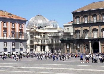 Edificio all\'aperto - Commercial Activity Piazza Plebiscito
snc, Napoli - photo 4