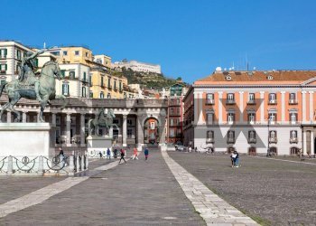 Edificio all\'aperto - Commercial Activity Piazza Plebiscito
snc, Napoli - photo 9
