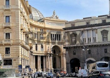 Edificio all\'aperto - Commercial Activity Piazza Plebiscito
snc, Napoli - photo 11