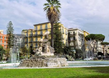 Edificio all\'aperto - Commercial Activity Via Caracciolo
100, Napoli - photo 1