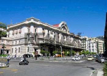 Edificio all\'aperto - Commercial Activity Via Caracciolo
100, Napoli - photo 2
