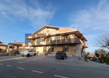 Edificio all\'aperto - Three-room apartment VIA SAN ROCCO
134, Giuliano Teatino - photo 1