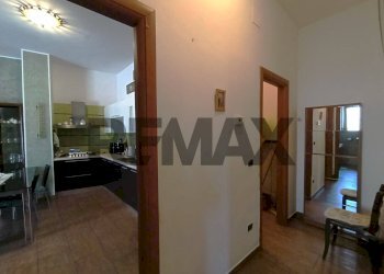 Hall / corridoio - Three-room apartment VIA SAN ROCCO
134, Giuliano Teatino - photo 6