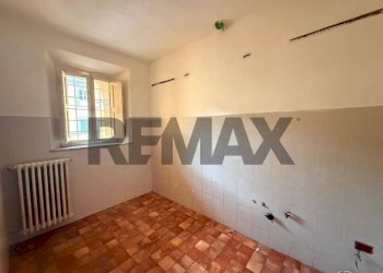 Stanza vuota - Appartamento Via Umberto I Bagni di Lucca
 
snc, Bagni di Lucca - foto 4