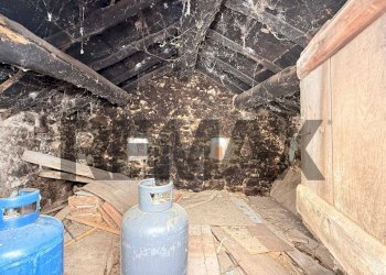 Stanza vuota - Casa semi indipendente VIA UNITA' D'ITALIA
 
SC, Bagni di Lucca - foto 23