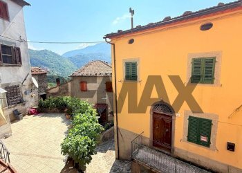Edificio all\'aperto - Casa indipendente PALLEGGIO VIA SANTA LUCIA
 
4, Bagni di Lucca - foto 1