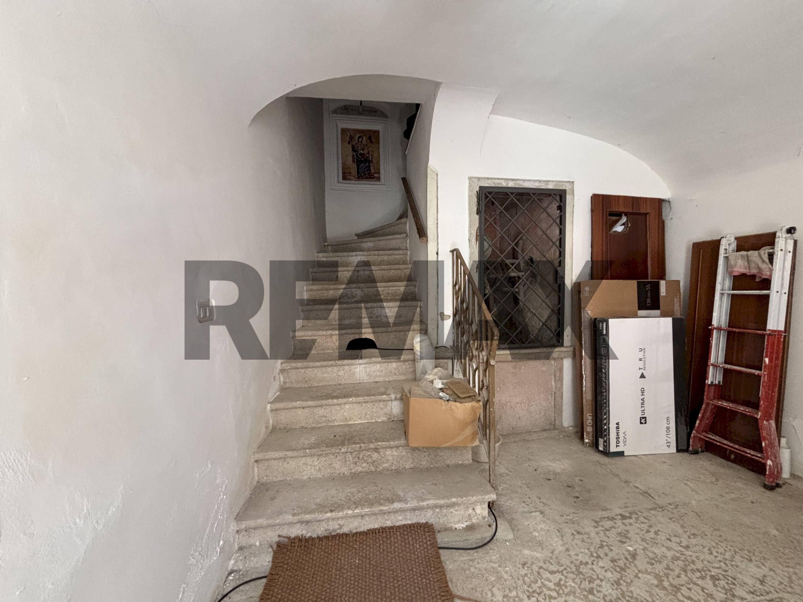 Scale - Casa indipendente Corso Vittorio Emanuele Terzo
53, Pietradefusi - foto 2