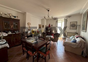 Sala da pranzo - Casa indipendente Corso Vittorio Emanuele Terzo
 
53, Pietradefusi - foto 7