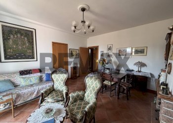 Sala da pranzo - Casa indipendente Corso Vittorio Emanuele Terzo
 
53, Pietradefusi - foto 8
