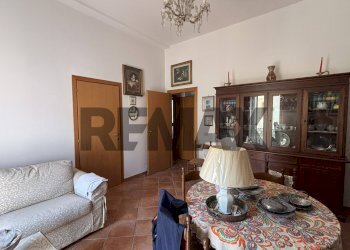 Sala da pranzo - Casa indipendente Corso Vittorio Emanuele Terzo
 
53, Pietradefusi - foto 16