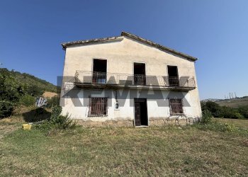 Casa all\'aperto - Casa indipendente Contrada Cupazzo - Fiego
 
50, Apice - foto 1