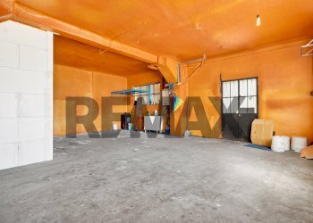Stanza vuota - Warehouse via Varesina
43, Jerago con Orago - photo 1
