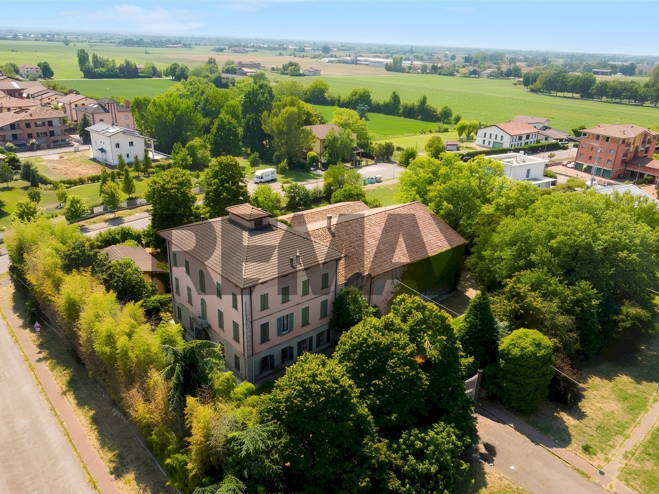 Casa all\'aperto - Villa Via Dante Alighieri
 
9, Castelnovo di Sotto - foto 1