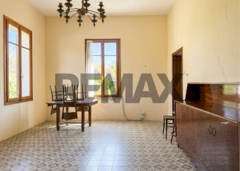 Sala da pranzo - Villa Via Dante Alighieri
 
9, Castelnovo di Sotto - photo 20